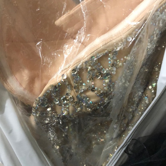 PROM DRESS - Picture 4 of 5